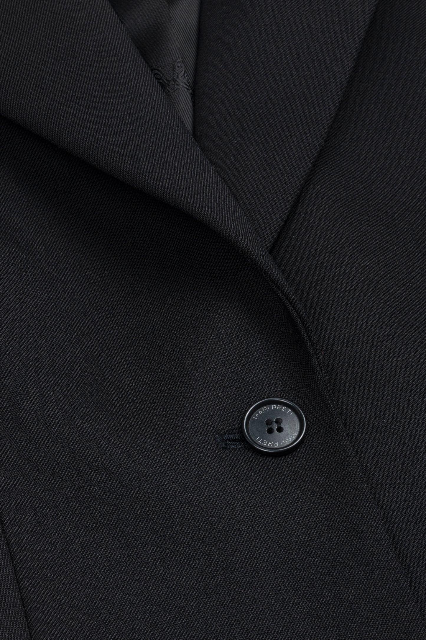 
                  
                    BLACK WOOL BLAZER SERENE
                  
                