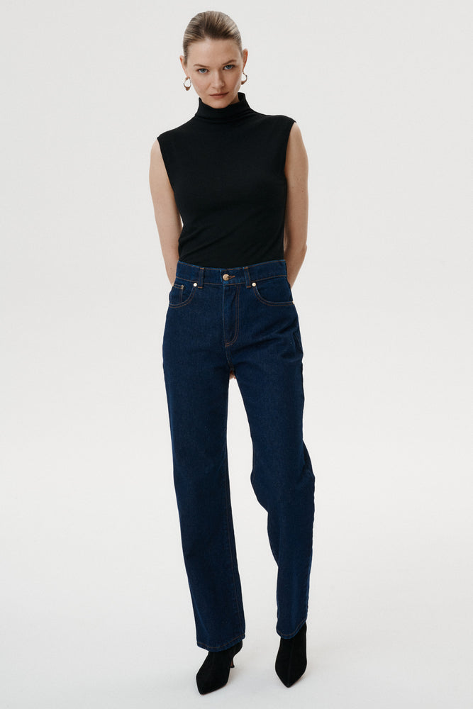
                  
                    Granatowe klasyczne spodnie jeansowe Denim Dream II
                  
                