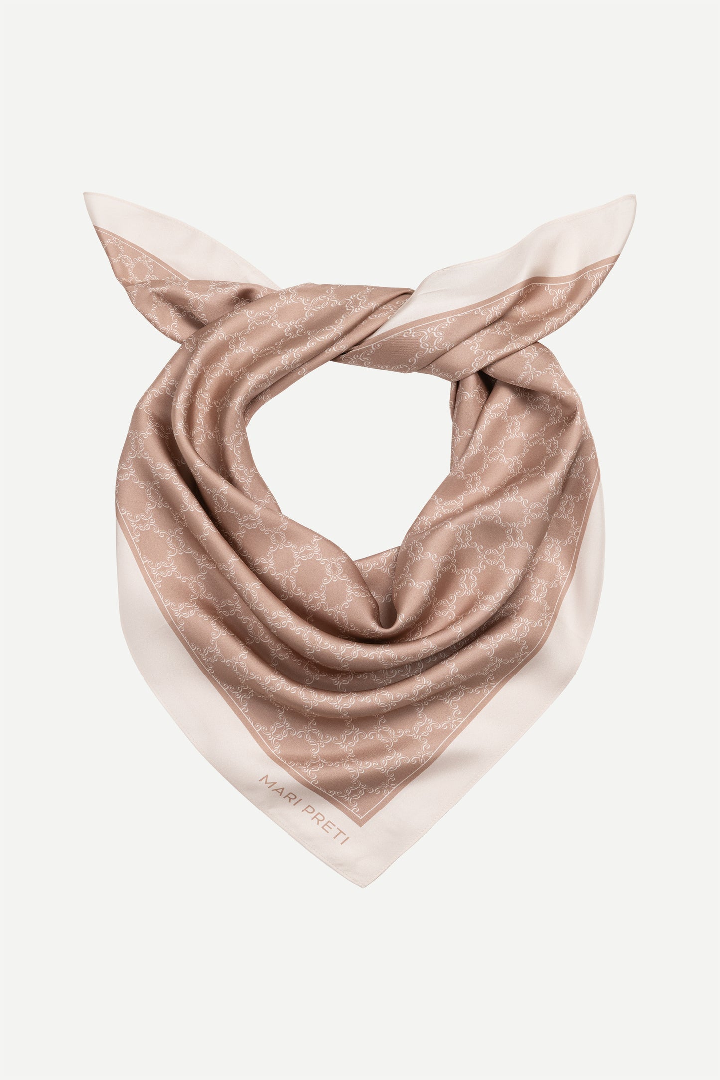 
                  
                    JEDWABNA APASZKA MONOGRAM M
                  
                