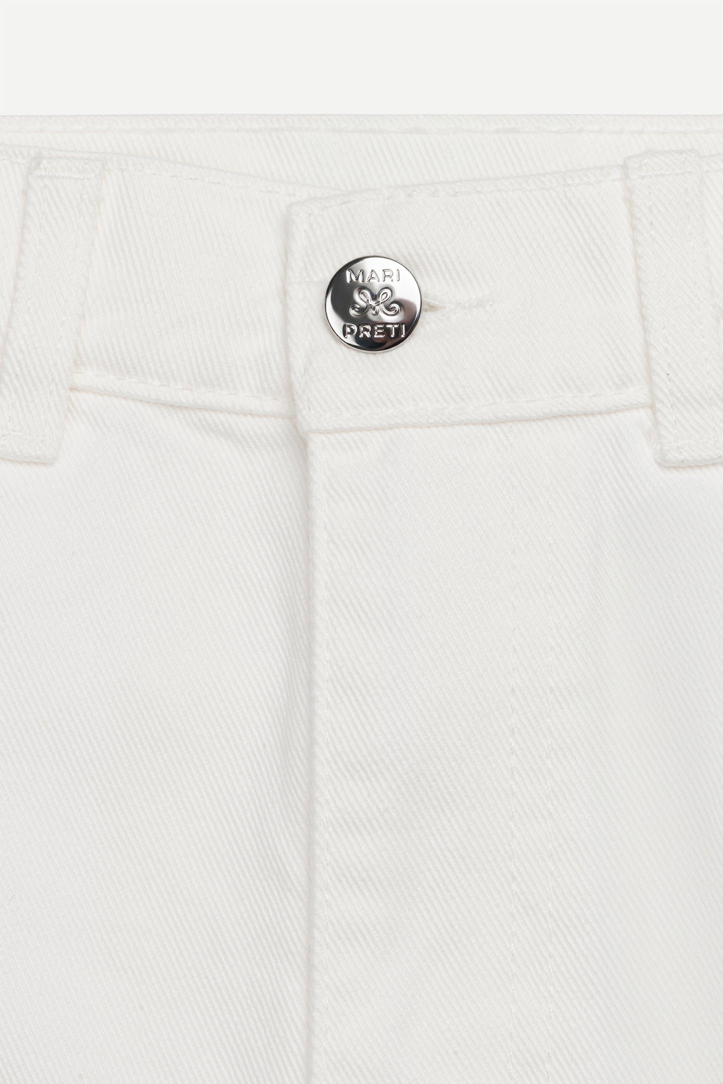 
                  
                    WHITE CLASSIC DENIM DREAM JEANS
                  
                