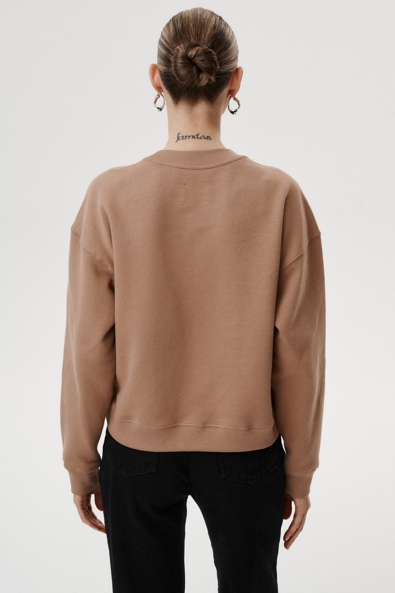 
                  
                    Camelowa bawełniana bluza Velena z spersonalizowany motywem MONOGRAM M
                  
                