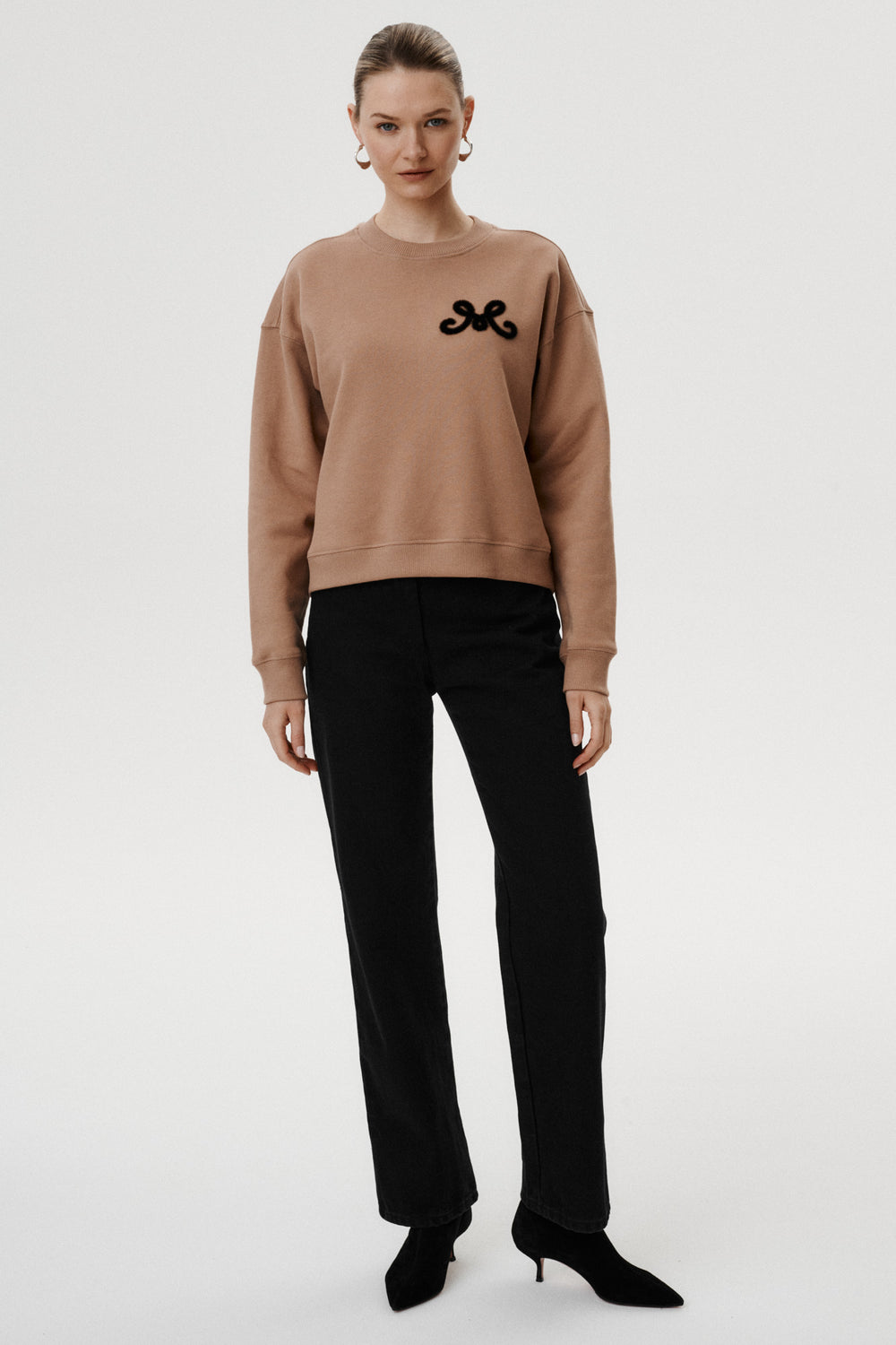 Camelowa bawełniana bluza Velena z spersonalizowany motywem MONOGRAM M