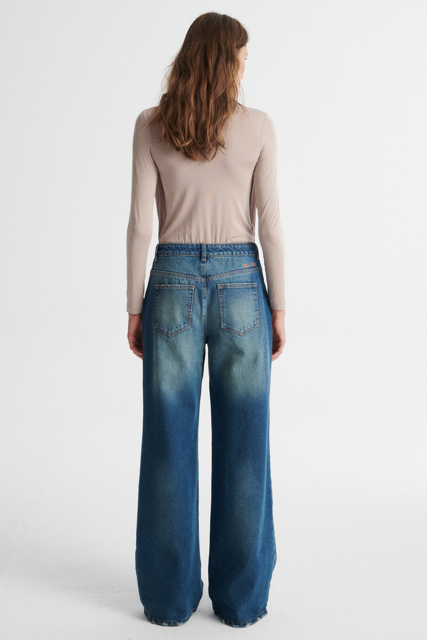 
                  
                    BEŻOWE DRAPOWANE BODY LUME
                  
                