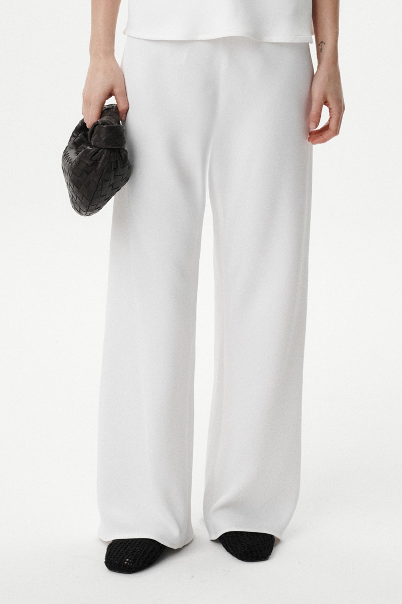
                  
                    WHITE RAVELLE TROUSERS
                  
                