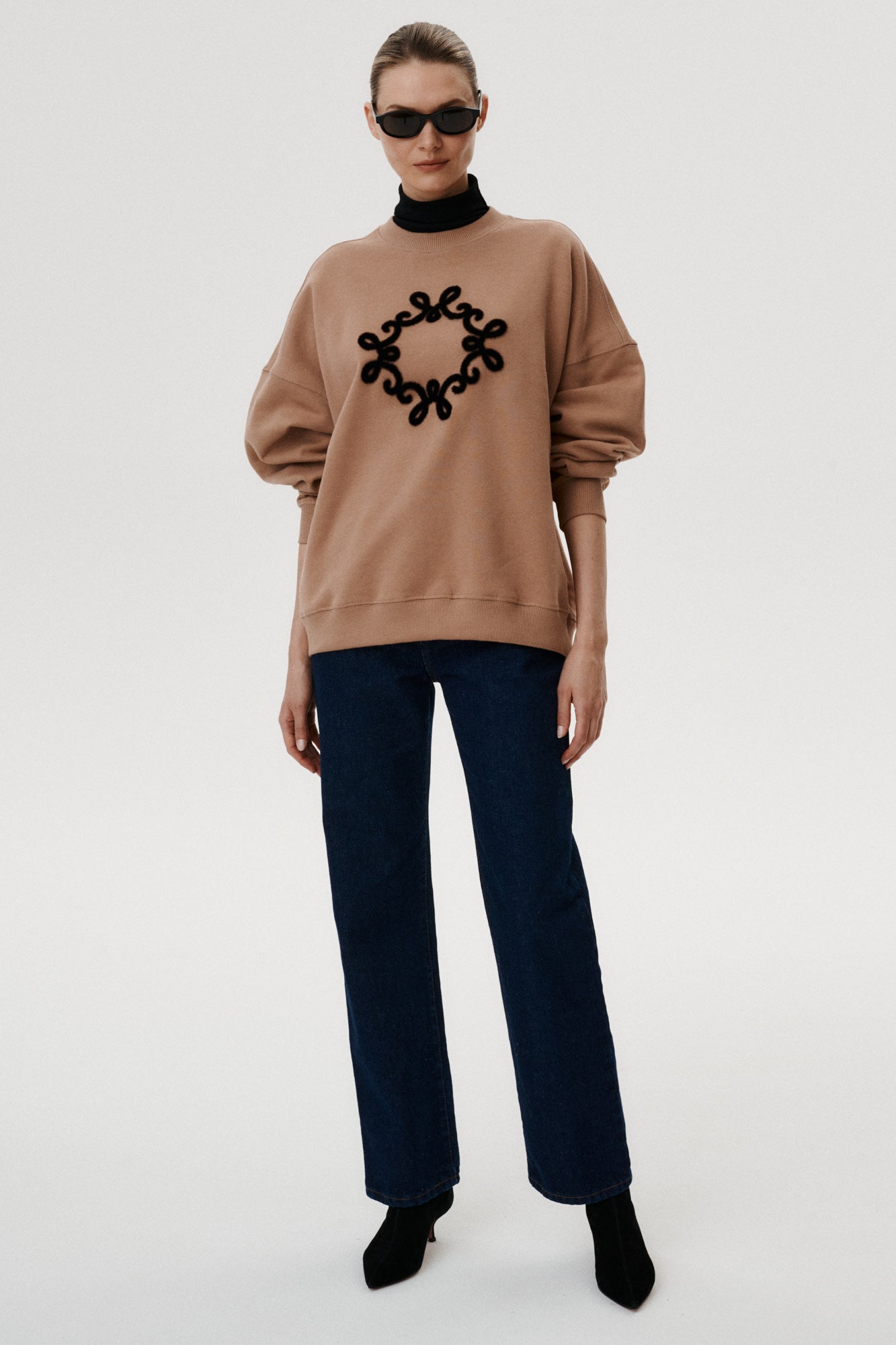 
                  
                    Camelowa bawełniana bluza oversize Onera z spersonalizowany motywem MONOGRAM M
                  
                