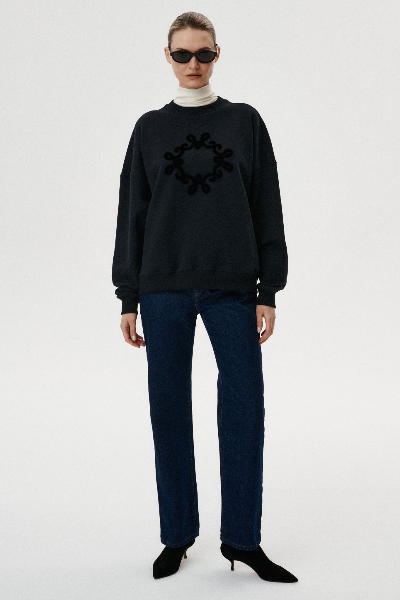 
                  
                    Onera black oversized cotton sweatshirt with personalized MONOGRAM M motif
                  
                