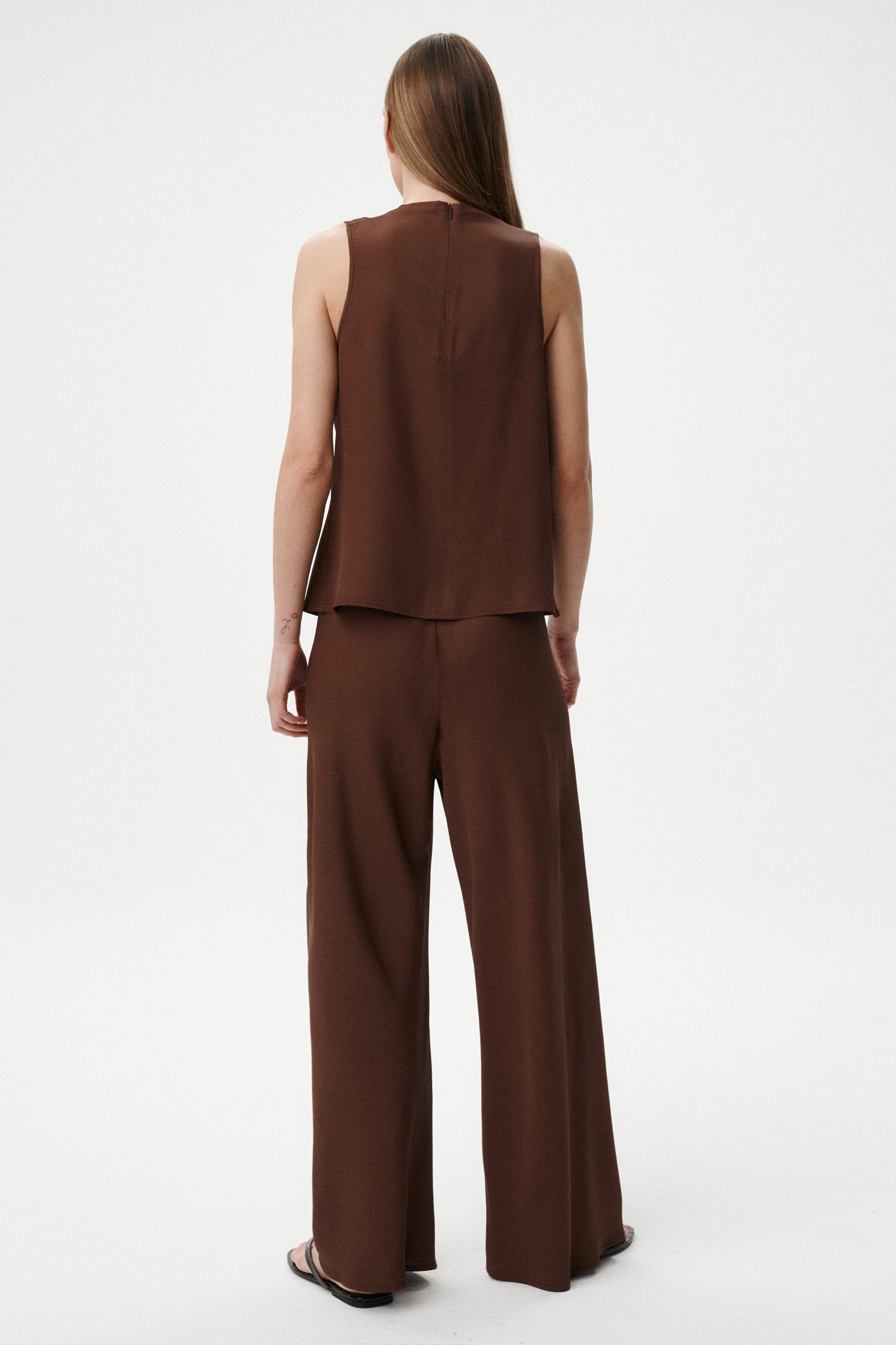 
                  
                    BROWN RAVELLE TROUSERS
                  
                