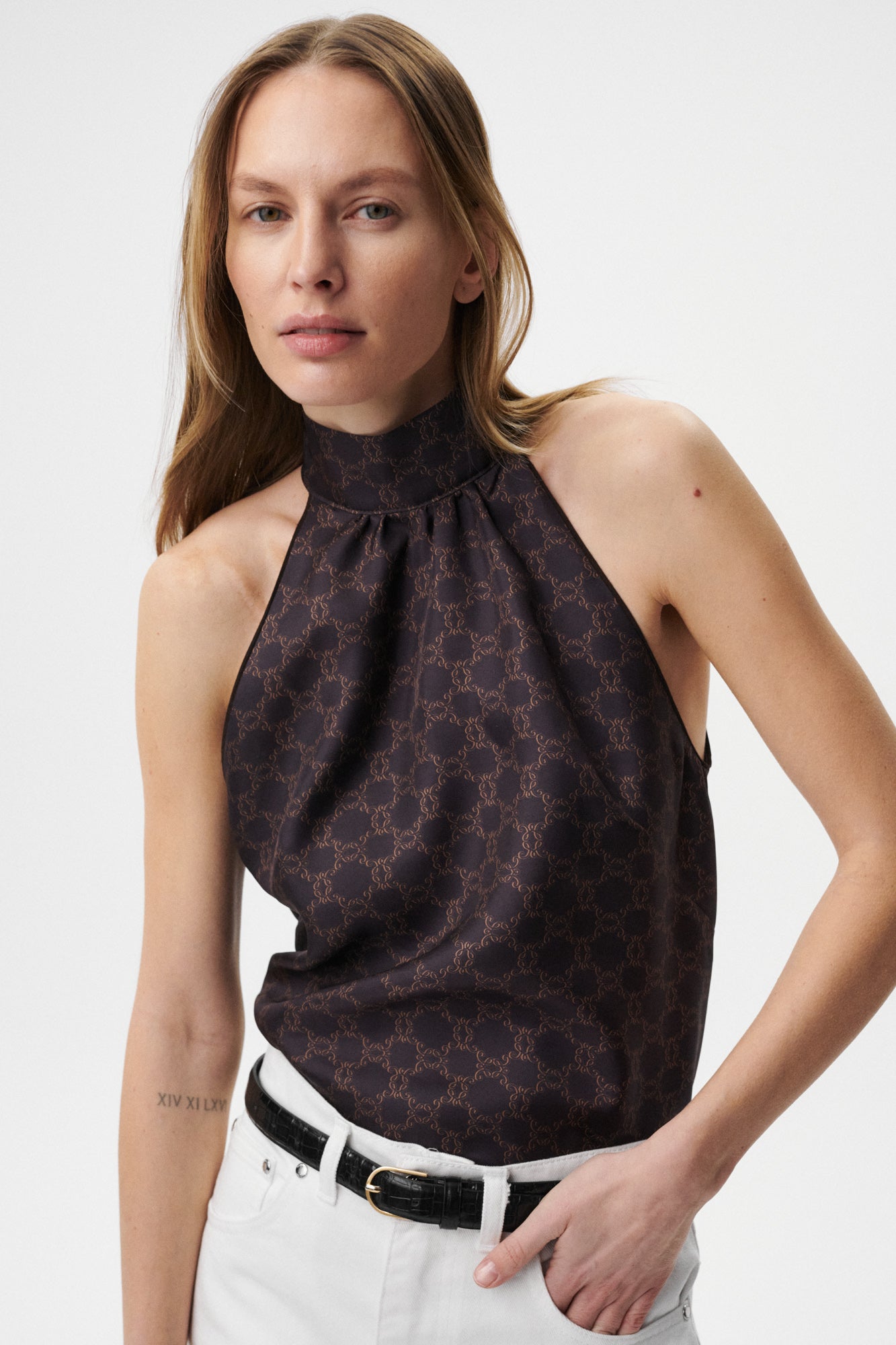 
                  
                    BRĄZOWY TOP MONOGRAM M
                  
                