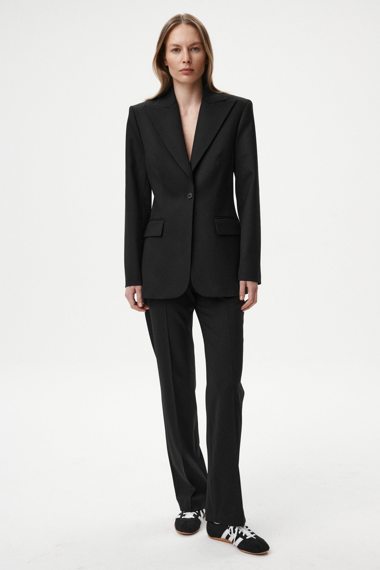 
                  
                    BLACK WOOL BLAZER SERENE
                  
                