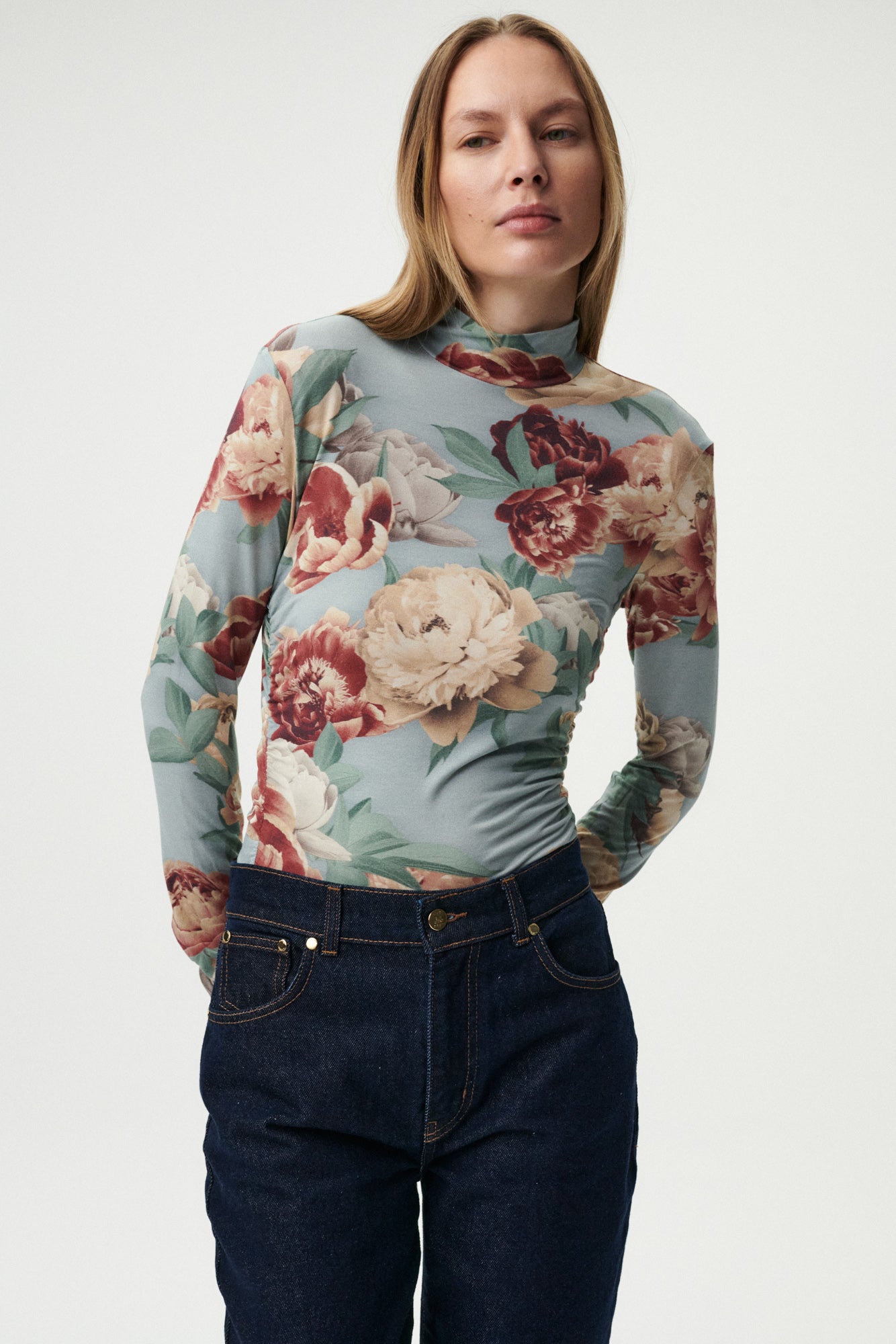 
                  
                    HALF-ZIP SWEATER FLOWER
                  
                