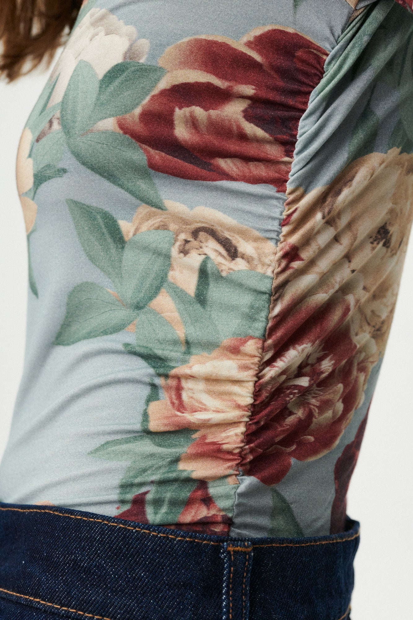 
                  
                    HALF-ZIP SWEATER FLOWER
                  
                