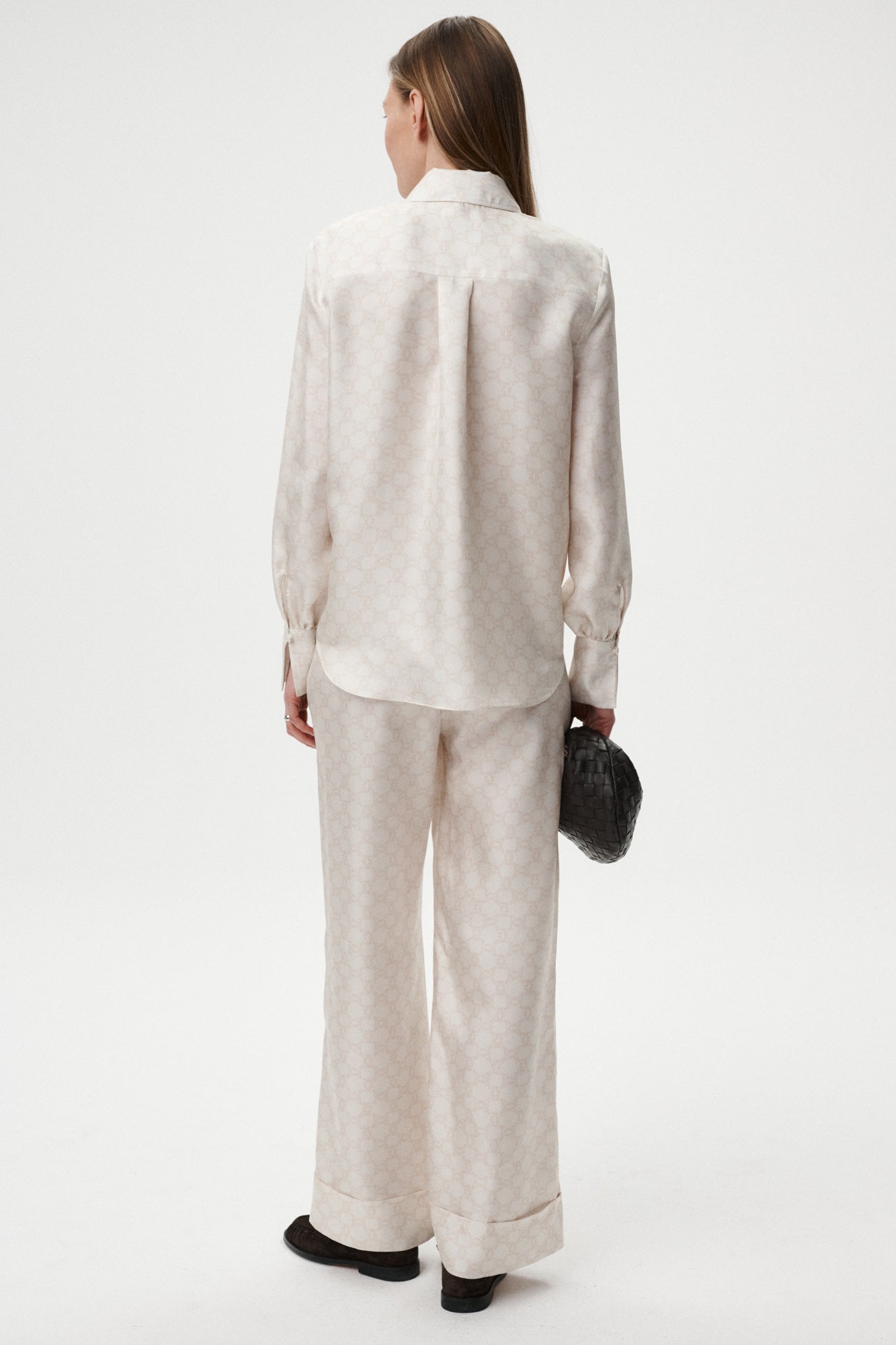 
                  
                    BIAŁA JEDWABNA KOSZULA MONOGRAM M
                  
                