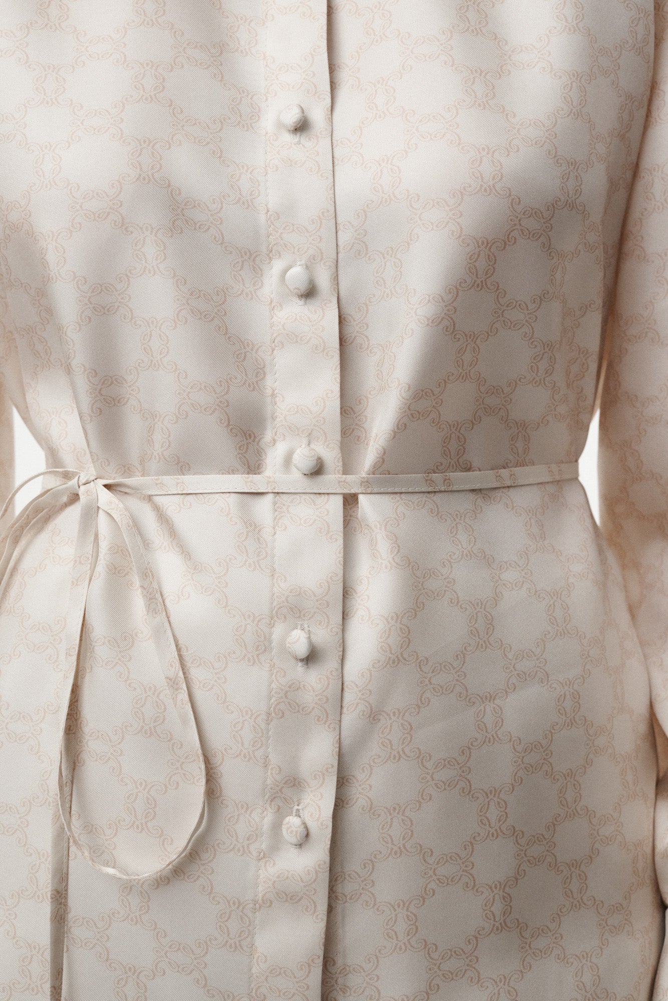 
                  
                    BIAŁA JEDWABNA KOSZULA MONOGRAM M
                  
                