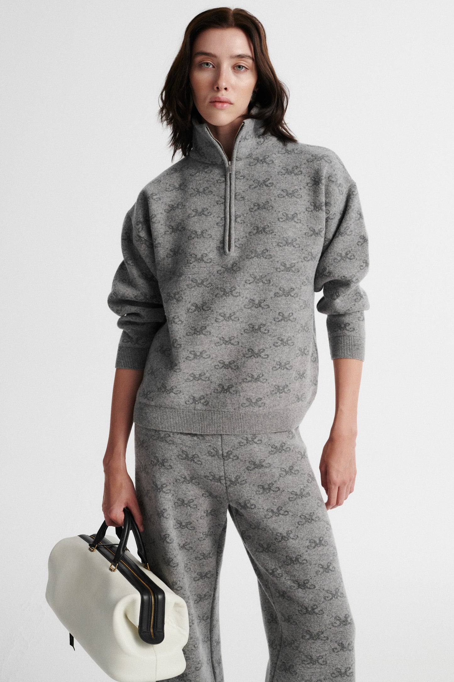 
                  
                    SZARY WEŁNIANO-KASZMIROWY SWETER MONOGRAM M COZY
                  
                