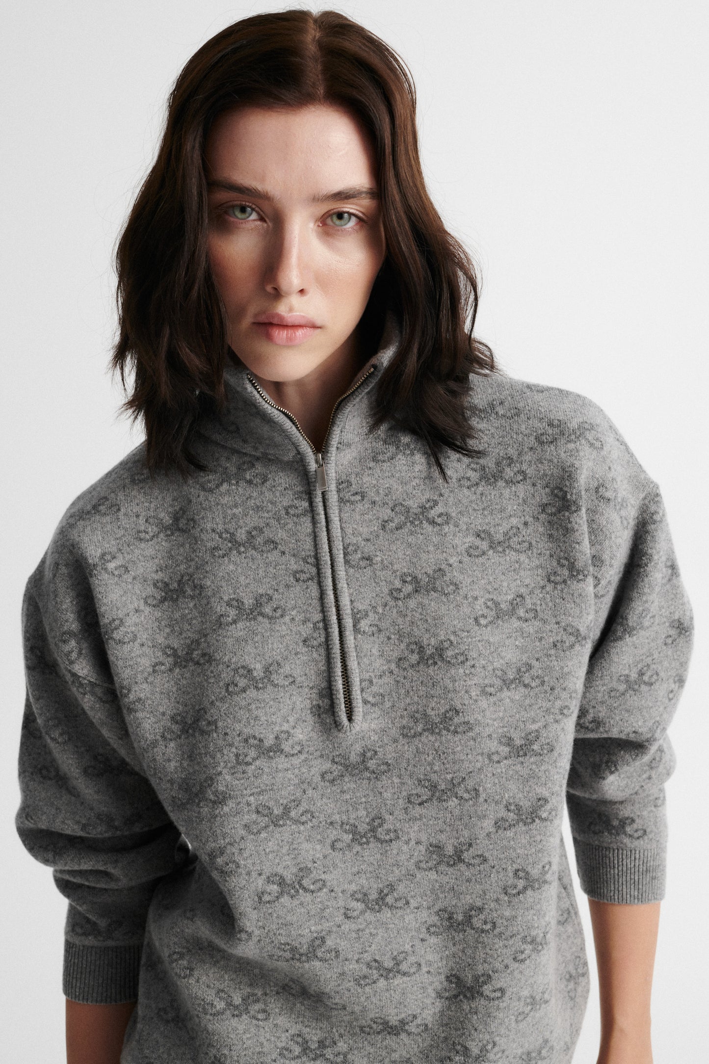 
                  
                    SZARY WEŁNIANO-KASZMIROWY SWETER MONOGRAM M COZY
                  
                