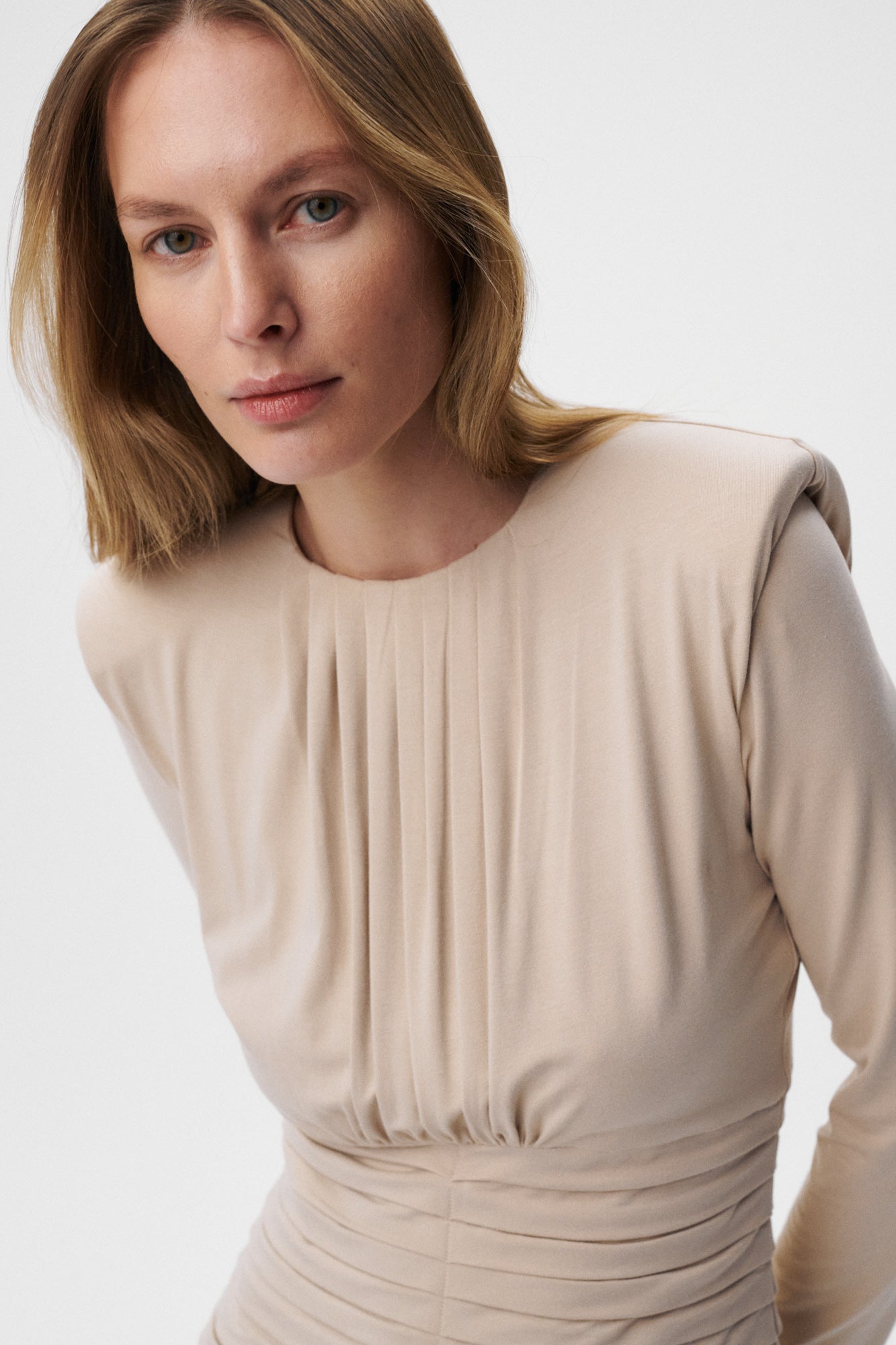 
                  
                    BEŻOWA SUKIENKA MIDI DELUNA II
                  
                